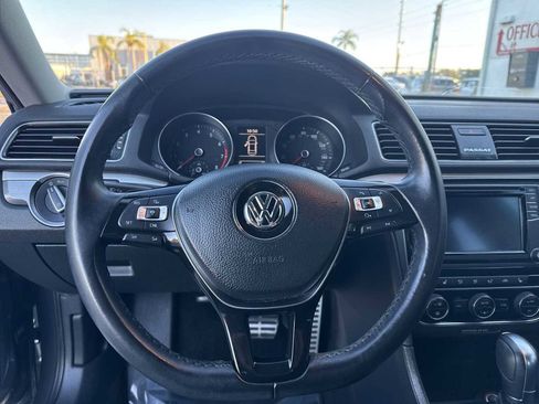 Used 2018 Volkswagen Passat 2.0T R-Line image 21