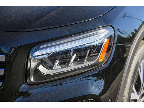 Used 2024 Mercedes-Benz GLB 250 4MATIC image 8