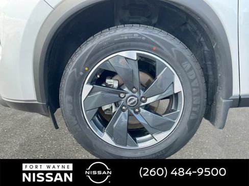 Used 2025 Nissan Rogue SV AWD/4WD image 9