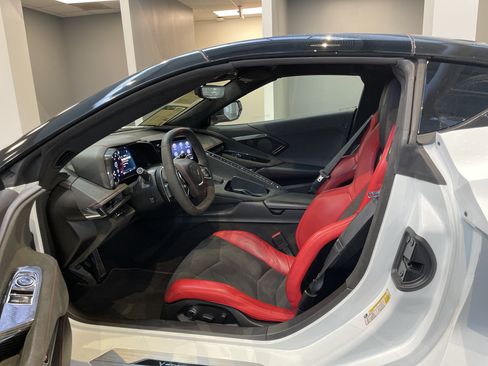 Used 2022 Chevrolet Corvette Stingray Premium Cpe w/ Z51 Performance Package RWD image 19