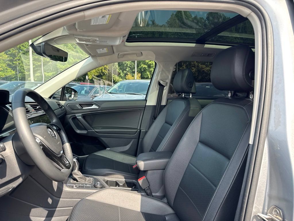 Used 2020 Volkswagen Tiguan SEL w/ 3rd Row Seat Package AWD/4WD image 6