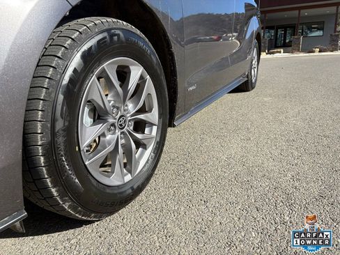 Used 2021 Toyota Sienna XLE image 13