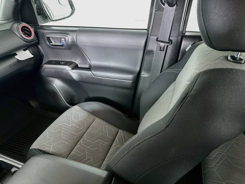 Used 2022 Toyota Tacoma TRD Sport AWD/4WD image 22