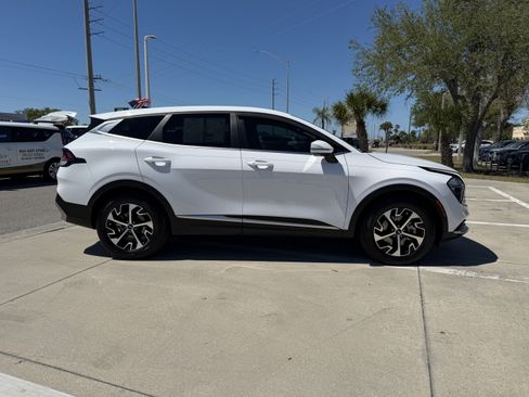 Used 2023 Kia Sportage EX image 3