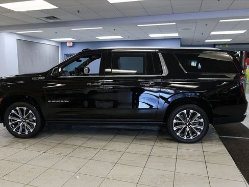 New 2026 Chevrolet Suburban High Country AWD/4WD image 2