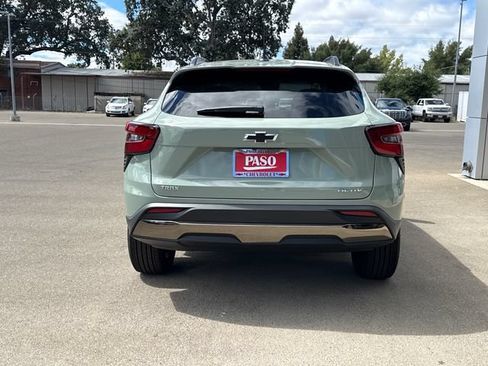 New 2026 Chevrolet Trax ACTIV w/ Sunroof Package FWD image 5