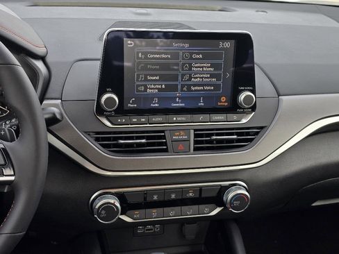 New 2025 Nissan Altima 2.5 SR image 16