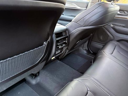 New 2025 Jeep Grand Cherokee Limited image 9