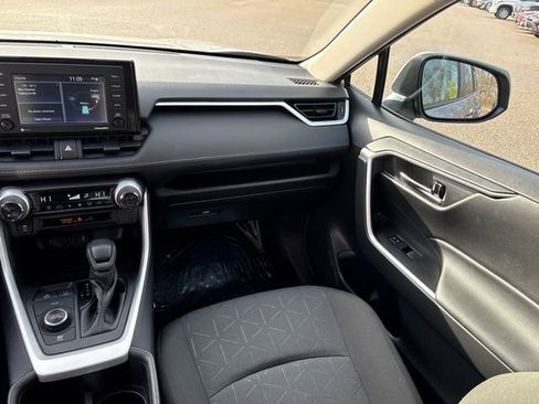 Used 2022 Toyota RAV4 XLE image 21