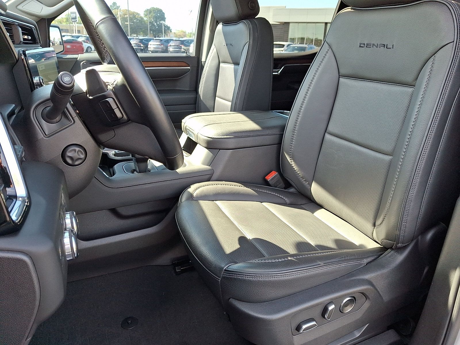 Used 2025 GMC Sierra 1500 Denali w/ Denali Reserve Package AWD/4WD image 14