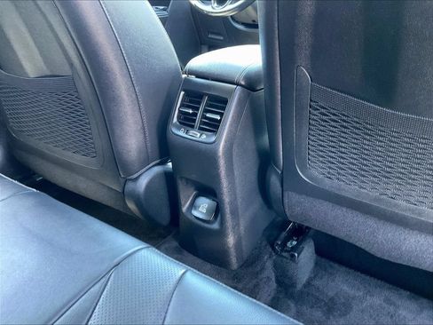 Used 2018 Kia Niro Touring FWD image 10