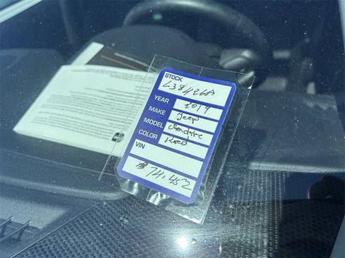 Used 2019 Jeep Cherokee Limited image 11