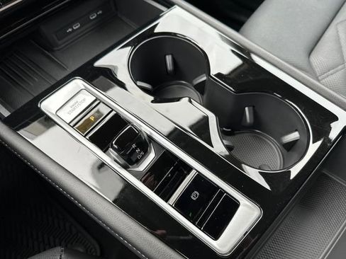 Certified 2025 Volkswagen Atlas SE image 29