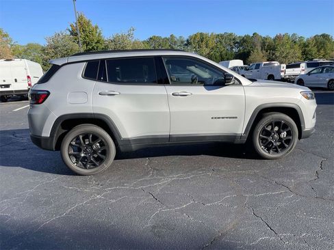 New 2026 Jeep Compass Latitude image 10