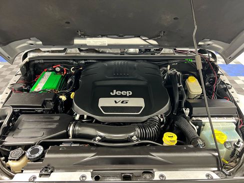 Used 2017 Jeep Wrangler Unlimited Sahara w/ Connectivity Group image 38