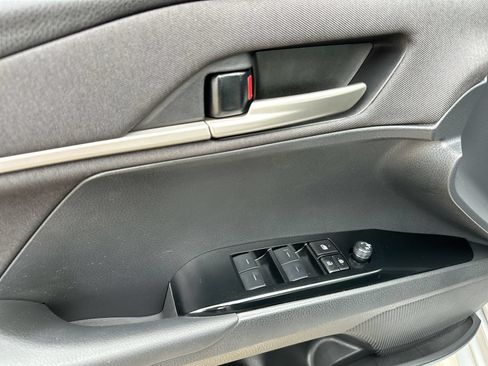 Used 2025 Toyota Camry LE FWD image 13