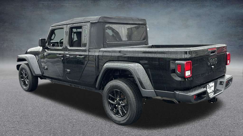 Used 2023 Jeep Gladiator Sport AWD/4WD image 7