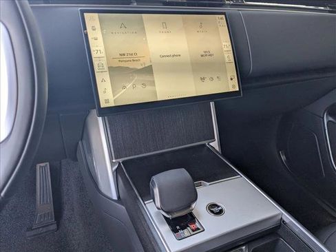 New 2025 Land Rover Range Rover SE image 12