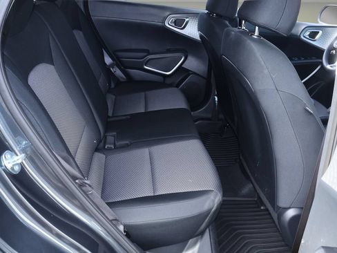 Used 2025 Kia Soul LX w/ LX Technology Package FWD image 16