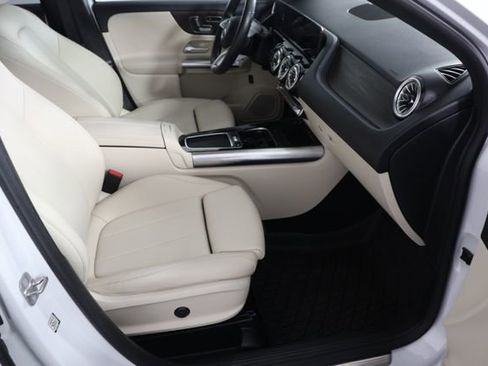 Used 2024 Mercedes-Benz GLA 250 4MATIC w/ Winter Heating Package image 23