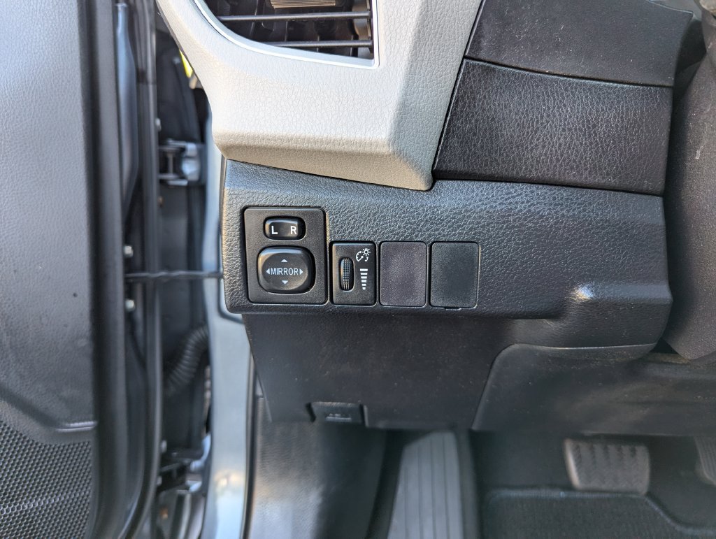 Used 2016 Toyota Corolla LE FWD image 14