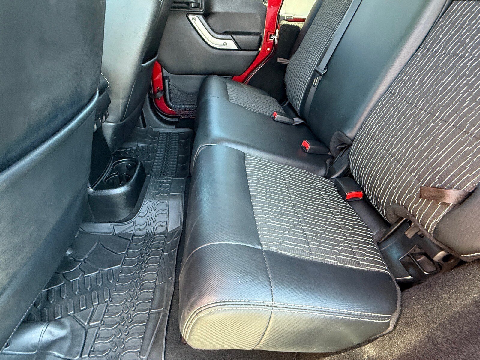 Used 2012 Jeep Wrangler Unlimited Sport AWD/4WD image 10