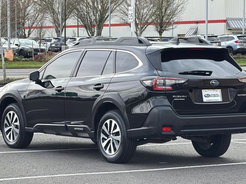 Used 2024 Subaru Outback Premium image 6