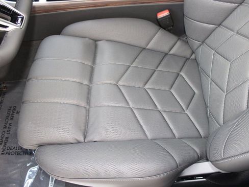 New 2026 BMW 750e xDrive image 20