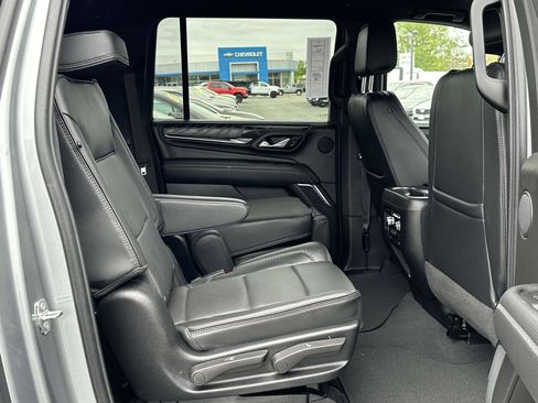 Used 2024 GMC Yukon XL Denali image 13
