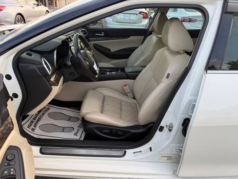 Used 2017 Nissan Maxima Platinum image 7