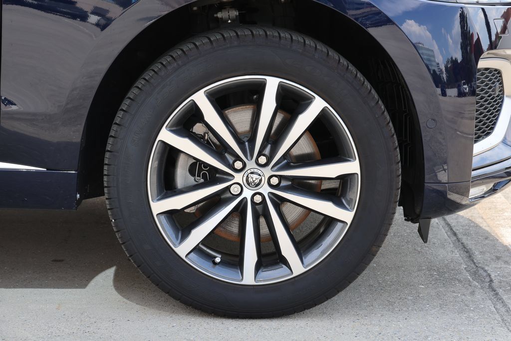 Certified 2026 Jaguar F-PACE R-Dynamic S AWD/4WD image 8