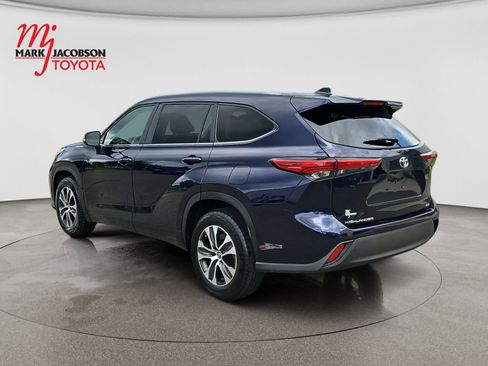 Used 2023 Toyota Highlander XLE FWD image 8