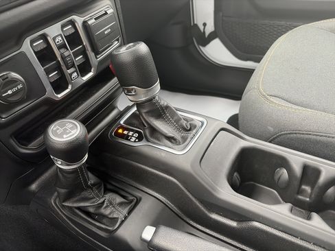 Used 2025 Jeep Wrangler Sahara w/ Safety Group image 23