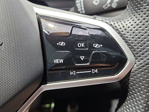 Certified 2023 Volkswagen Tiguan SE R-Line FWD image 17