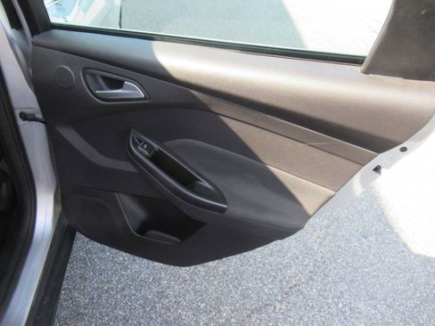 Used 2014 Ford Focus Titanium FWD image 23