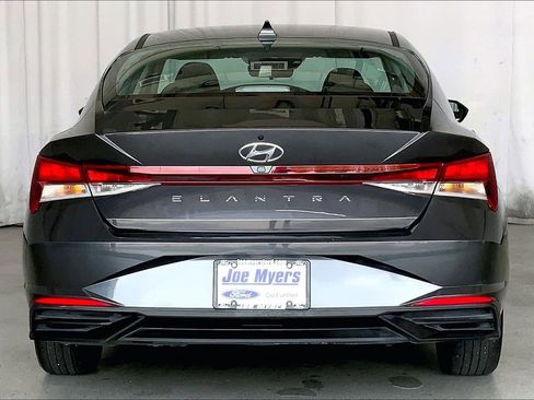 Used 2021 Hyundai Elantra SEL FWD image 3