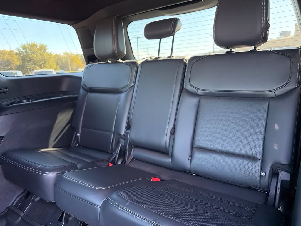 Used 2026 Ford Expedition Platinum w/ Stealth Performance Package AWD/4WD image 35