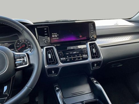 Used 2023 Kia Sorento EX w/ Panoramic Sunroof Package AWD/4WD image 9