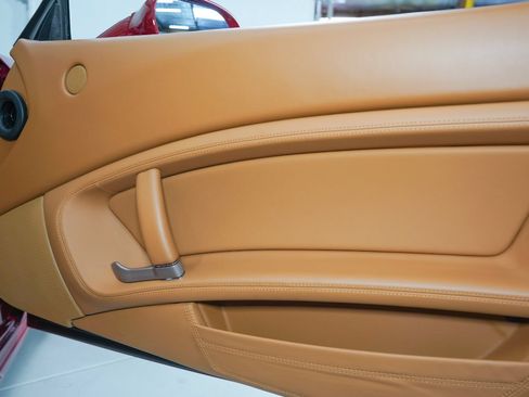 Used 2010 Ferrari California RWD image 33