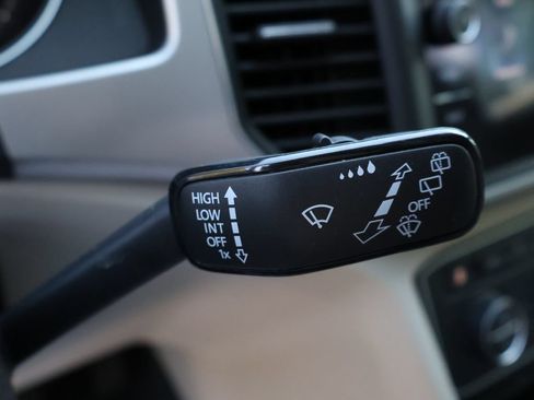 Used 2019 Volkswagen Atlas SE w/ Towing Package AWD/4WD image 31