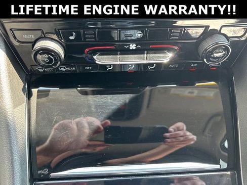 Used 2023 Jeep Grand Cherokee Laredo image 29