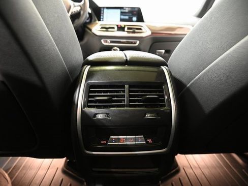 Used 2022 BMW X5 xDrive40i w/ Parking Assistance Package image 33