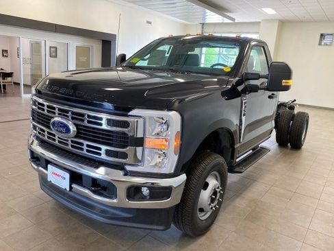New 2025 Ford F350 XL w/ XL Chrome Package image 4