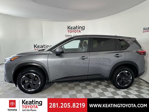Used 2024 Nissan Rogue SV image 7