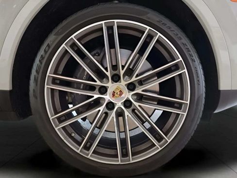 Used 2022 Porsche Cayenne Platinum Edition AWD/4WD image 24