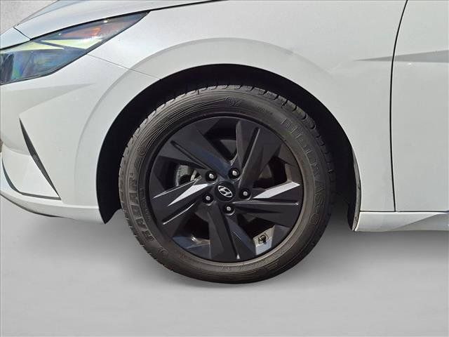 Used 2023 Hyundai Elantra SEL w/ Cargo Package FWD image 12