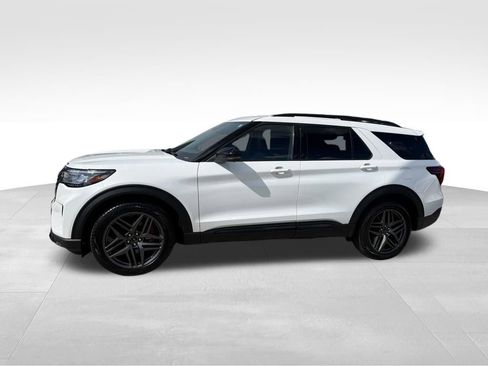 Used 2025 Ford Explorer ST AWD/4WD image 6