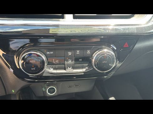 Used 2024 Chevrolet Trax ACTIV w/ Sunroof Package FWD image 21