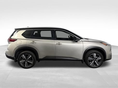 Used 2025 Nissan Rogue SL AWD/4WD image 6