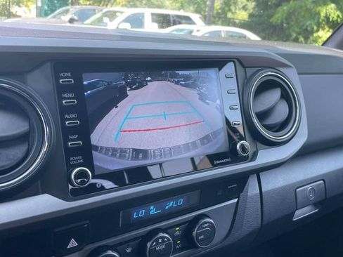 Used 2022 Toyota Tacoma TRD Off-Road w/ Technology Package AWD/4WD image 31